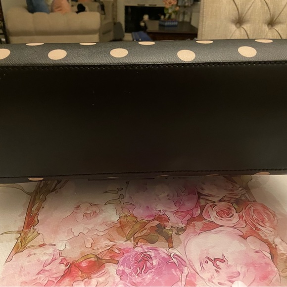 Lightly used Kate Spade ♠️ Satchel with Cosmetic bag. - Picture 6 of 12